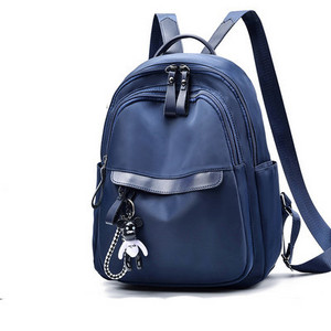 Νέο μοντέλο γυναικείο σακίδιο πλάτης με μπρελόκ σε μαύρο και μπλε χρώμα