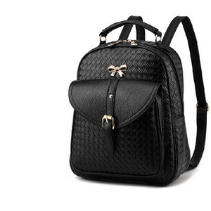 Γυναικείο σακίδιο με μεταλλική διακόσμηση και τσέπη - faux δέρμα