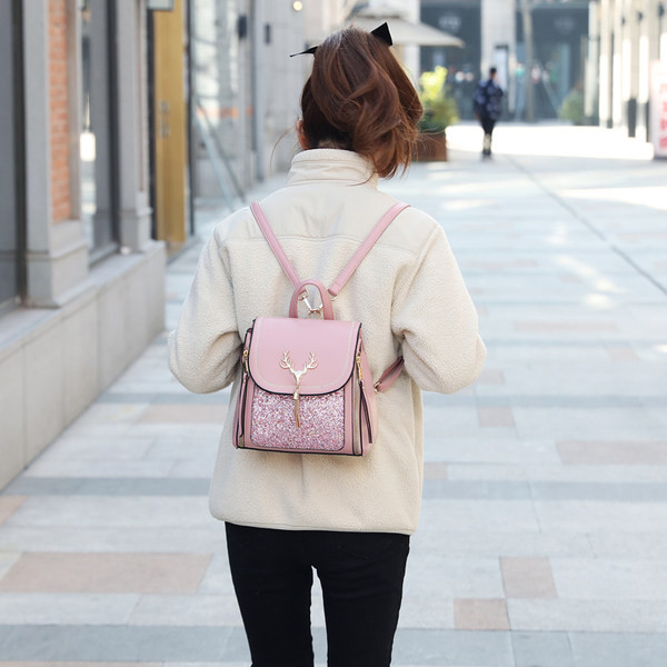 Νέο γυναικείο σακίδιο πλάτης κατασκευασμένο από οικολογικό δέρμα με μεταλλική στερέωση