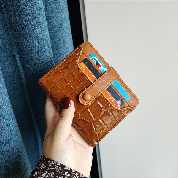 Moteriška keturių spalvų odinė piniginė