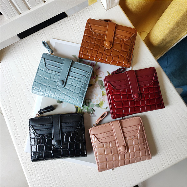 Moteriška keturių spalvų odinė piniginė