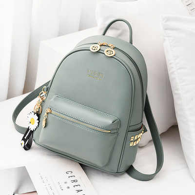 Γυναικείο σακίδιο από οικολογικό δέρμα με φερμουάρ και διακόσμηση λουλουδιών σε δύο μεγέθη