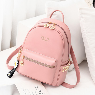 Γυναικείο σακίδιο από οικολογικό δέρμα με φερμουάρ και διακόσμηση λουλουδιών σε δύο μεγέθη