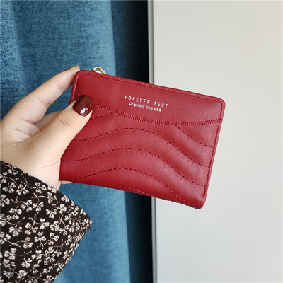 Sieviešu ādas maks ar uzrakstiem un rāvējslēdzēju