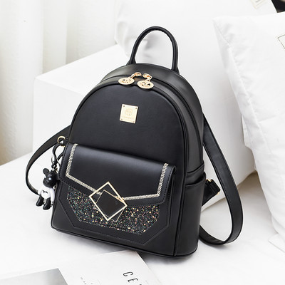 Γυναικείο σακίδιο με μεταλλικό στοιχείο και λαμπερά μοτίβα δύο μεγεθών