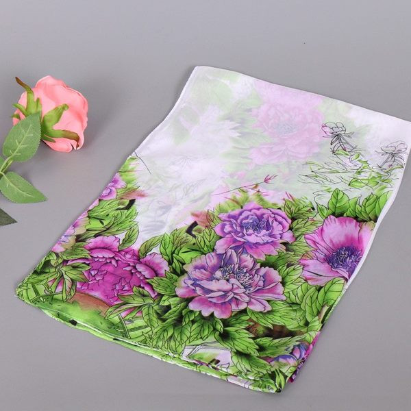 Vasaras sieviešu šalle ar ziedu motīviem dažādās krāsās