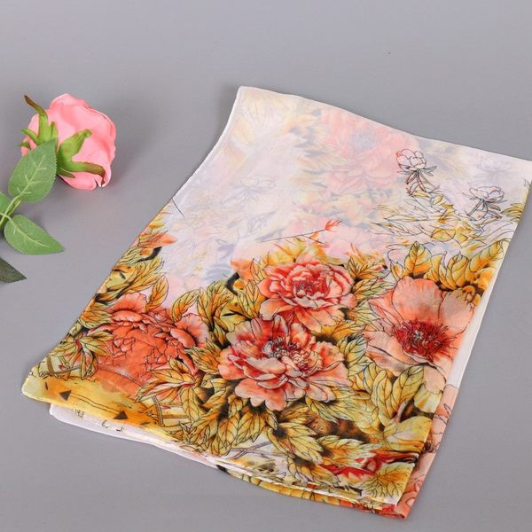 Vasaras sieviešu šalle ar ziedu motīviem dažādās krāsās