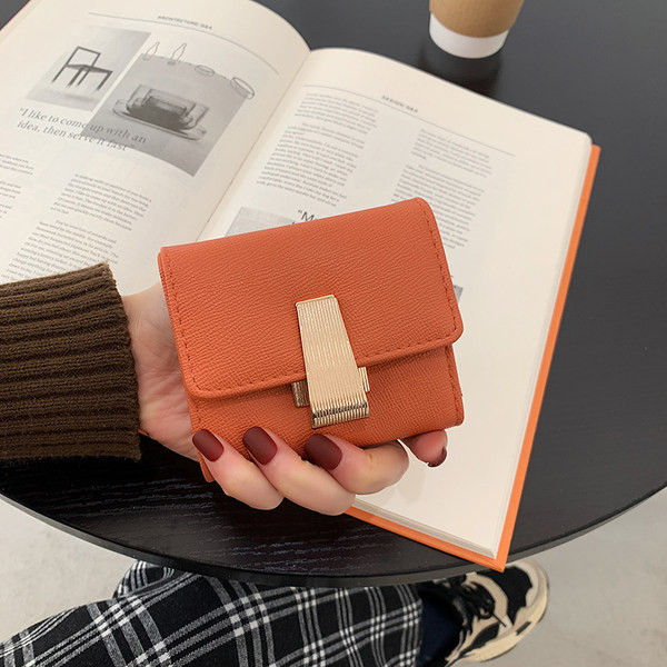 Модерен дамски портфейл от еко кожа със закопчалка