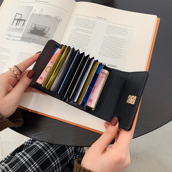 Модерен дамски портфейл от еко кожа със закопчалка