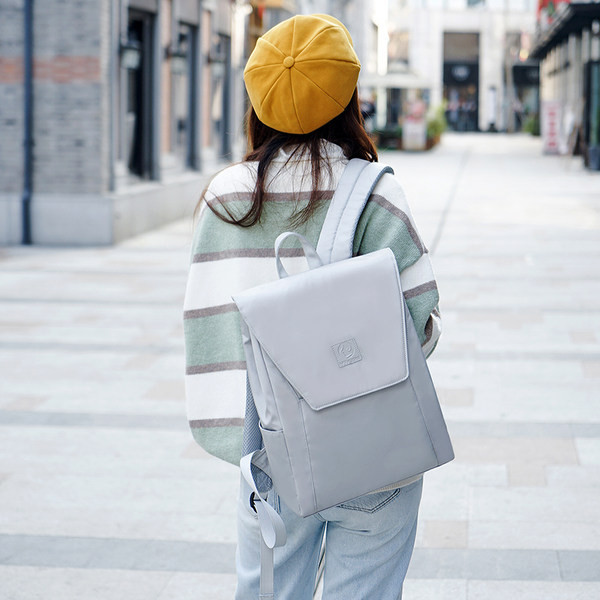 Jauna modeļa sieviešu mugursoma ar emblēmu pelēkā un melnā krāsā