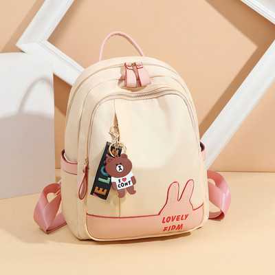 Υφασμάτινο σακίδιο μοντέρνας γυναίκας με φερμουάρ σε μαύρο και μπεζ χρώμα