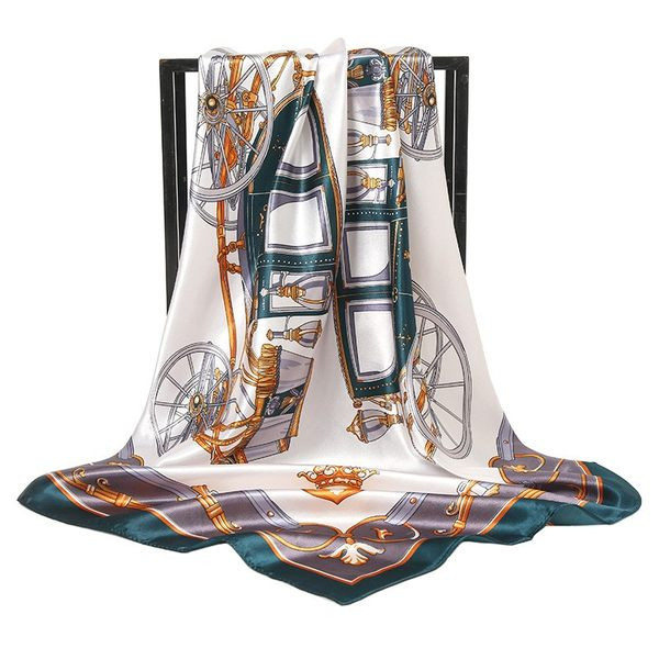 Стилен дамски шал с многоцветен принт 