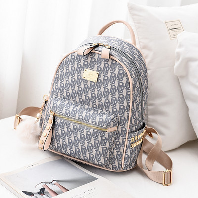 Νέο μοντέλο γυναικείο σακίδιο με μεταλλικά πούλια και μπροστινή τσέπη