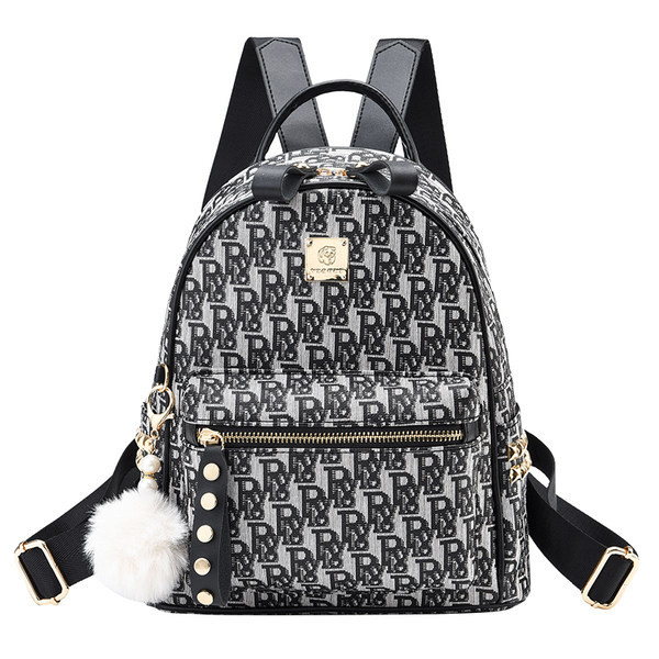 Νέο μοντέλο γυναικείο σακίδιο με μεταλλικά πούλια και μπροστινή τσέπη