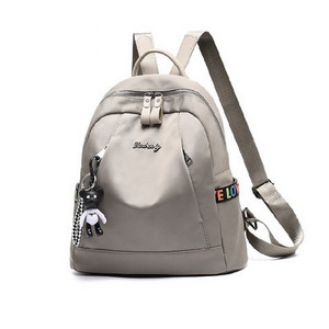 Καθημερινό γυναικείο σακίδιο με μπρελόκ