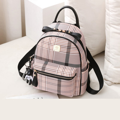 Дамска раница с метален елемент и странични джобове