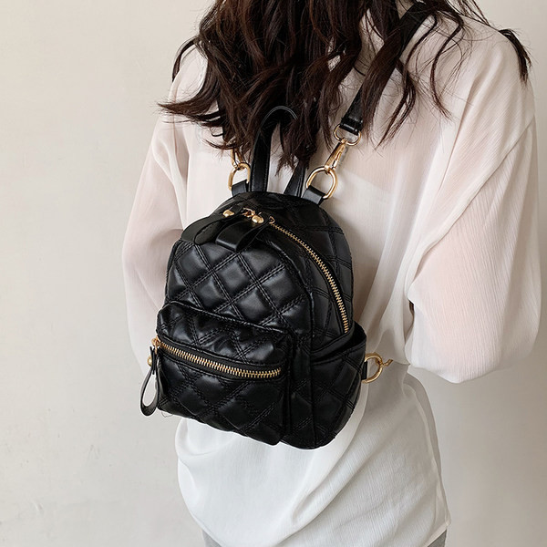 Капитонирана дамска раница от еко кожа - мини размер