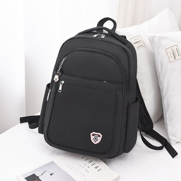 Дамска платнена раница с цип и емблема 