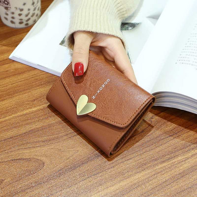 Модерно кожено портмоне със закопчалка и надпис