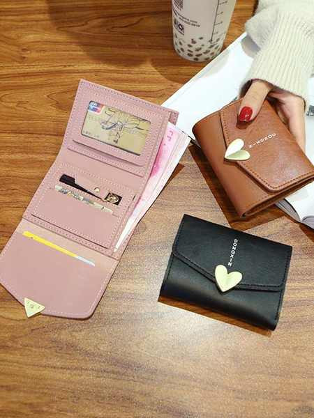 Модерно кожено портмоне със закопчалка и надпис