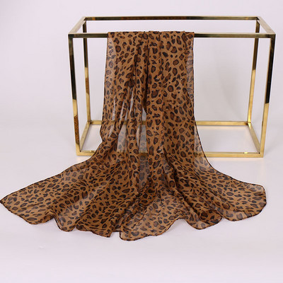 Jauns sieviešu šalles modelis ar dzīvnieku apdruku