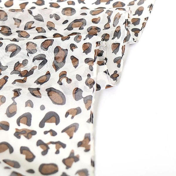 Jauns sieviešu šalles modelis ar dzīvnieku apdruku