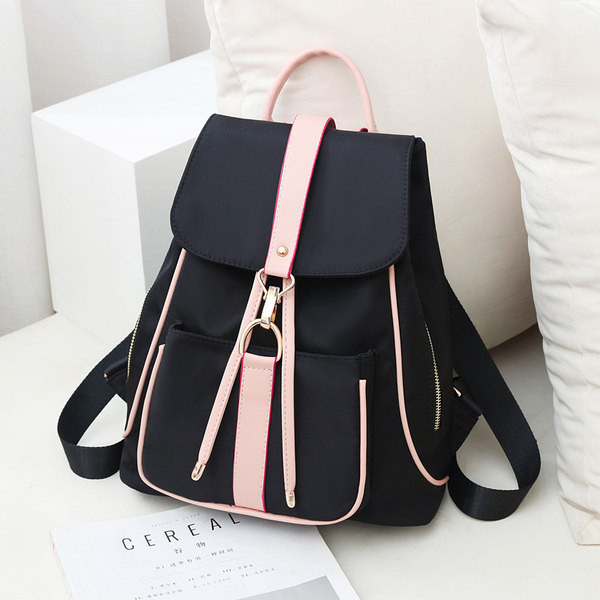 Дамска раница от плат с метално закопчаване 