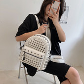 Голяма кожена раница с метални нитове