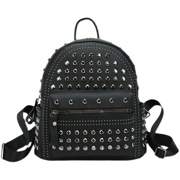 Голяма кожена раница с метални нитове