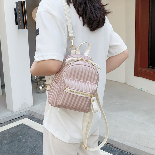 Нов модел мини раница с лъскав ефект