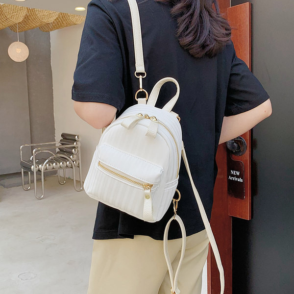 Нов модел мини раница с лъскав ефект