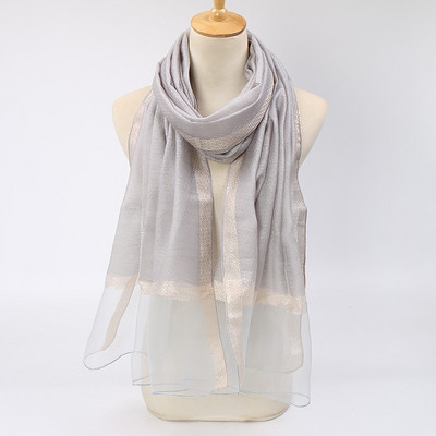 Eșarfă de damă din material plasă cu fire strălucitoare