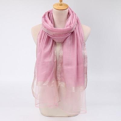 Eșarfă de damă din material plasă cu fire strălucitoare