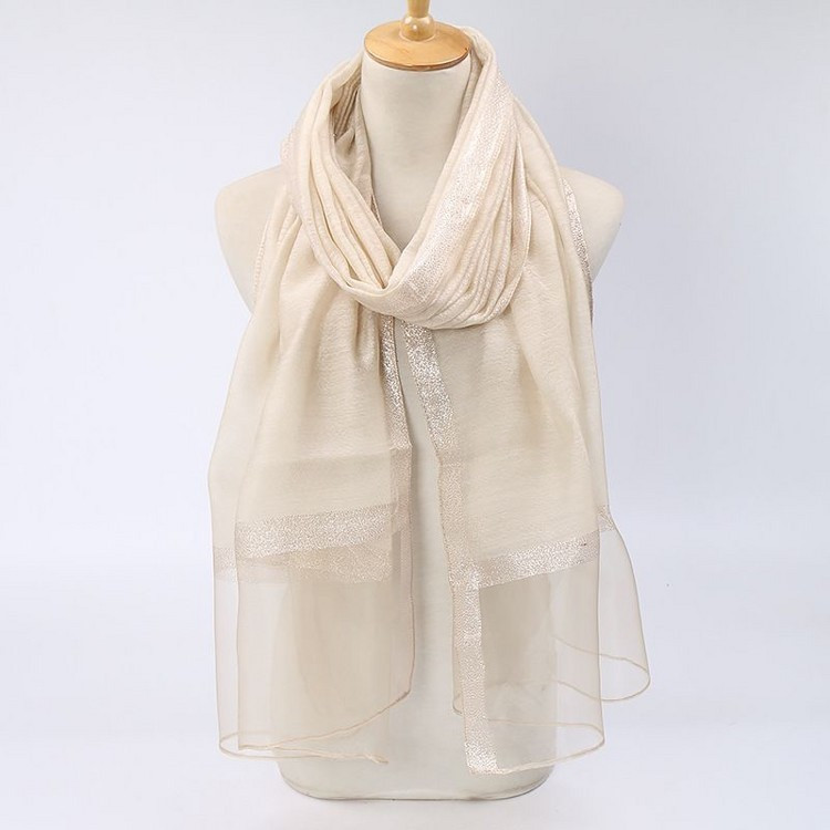 Eșarfă de damă din material plasă cu fire strălucitoare