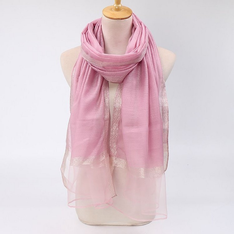 Eșarfă de damă din material plasă cu fire strălucitoare