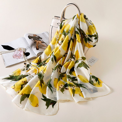 Κομψό γυναικείο κασκόλ κατάλληλο για καλοκαίρι με λουλουδάτη διακόσμηση