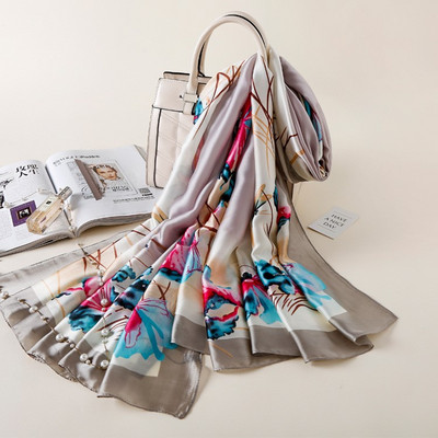 Κομψό γυναικείο κασκόλ κατάλληλο για καλοκαίρι με λουλουδάτη διακόσμηση