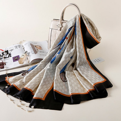 Κομψό γυναικείο κασκόλ κατάλληλο για καλοκαίρι με λουλουδάτη διακόσμηση