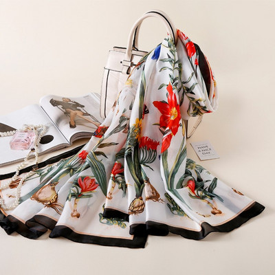 Κομψό γυναικείο κασκόλ κατάλληλο για καλοκαίρι με λουλουδάτη διακόσμηση