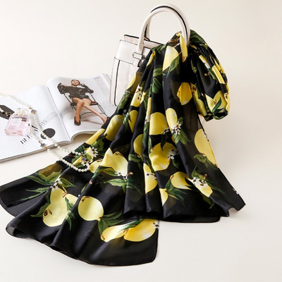 Κομψό γυναικείο κασκόλ κατάλληλο για καλοκαίρι με λουλουδάτη διακόσμηση