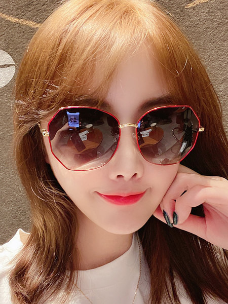 Σύγχρονα γυναικεία γυαλιά ηλίου - διάφορα χρώματα