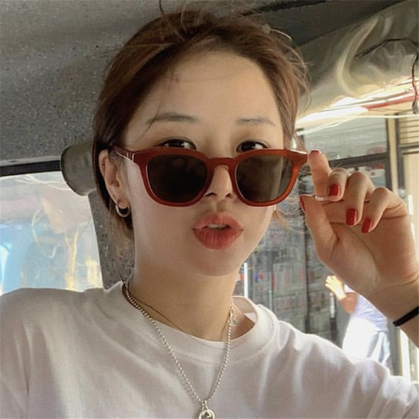 Stilīgas sieviešu saulesbrilles kvadrāta formā ar plānu rāmi