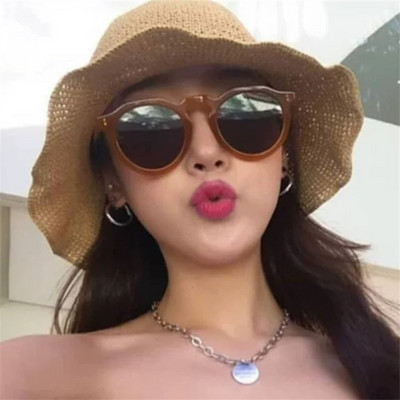 Ležerne ženske sunčane naočale okruglog oblika s tankim okvirima