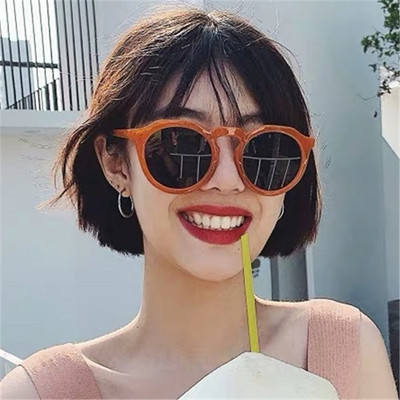 Ležerne ženske sunčane naočale okruglog oblika s tankim okvirima
