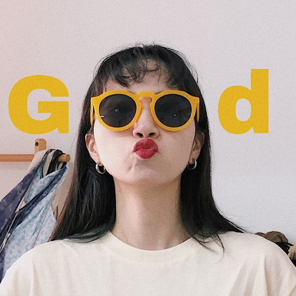 Ležerne ženske sunčane naočale okruglog oblika s tankim okvirima