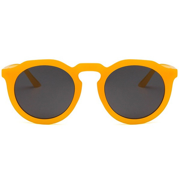 Ležerne ženske sunčane naočale okruglog oblika s tankim okvirima