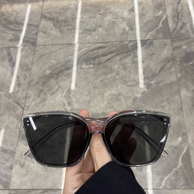 Γυναικεία γυαλιά ηλίου σε διάφορα χρώματα