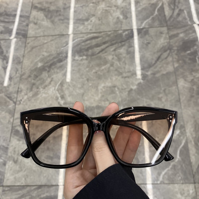 Γυναικεία γυαλιά ηλίου σε διάφορα χρώματα