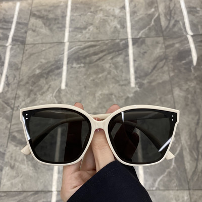 Γυναικεία γυαλιά ηλίου σε διάφορα χρώματα