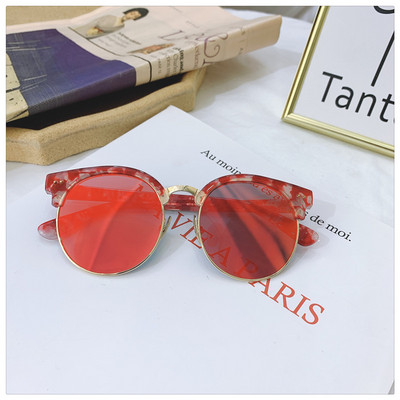 Ανδρικά γυαλιά ηλίου με μεγάλο σκελετό